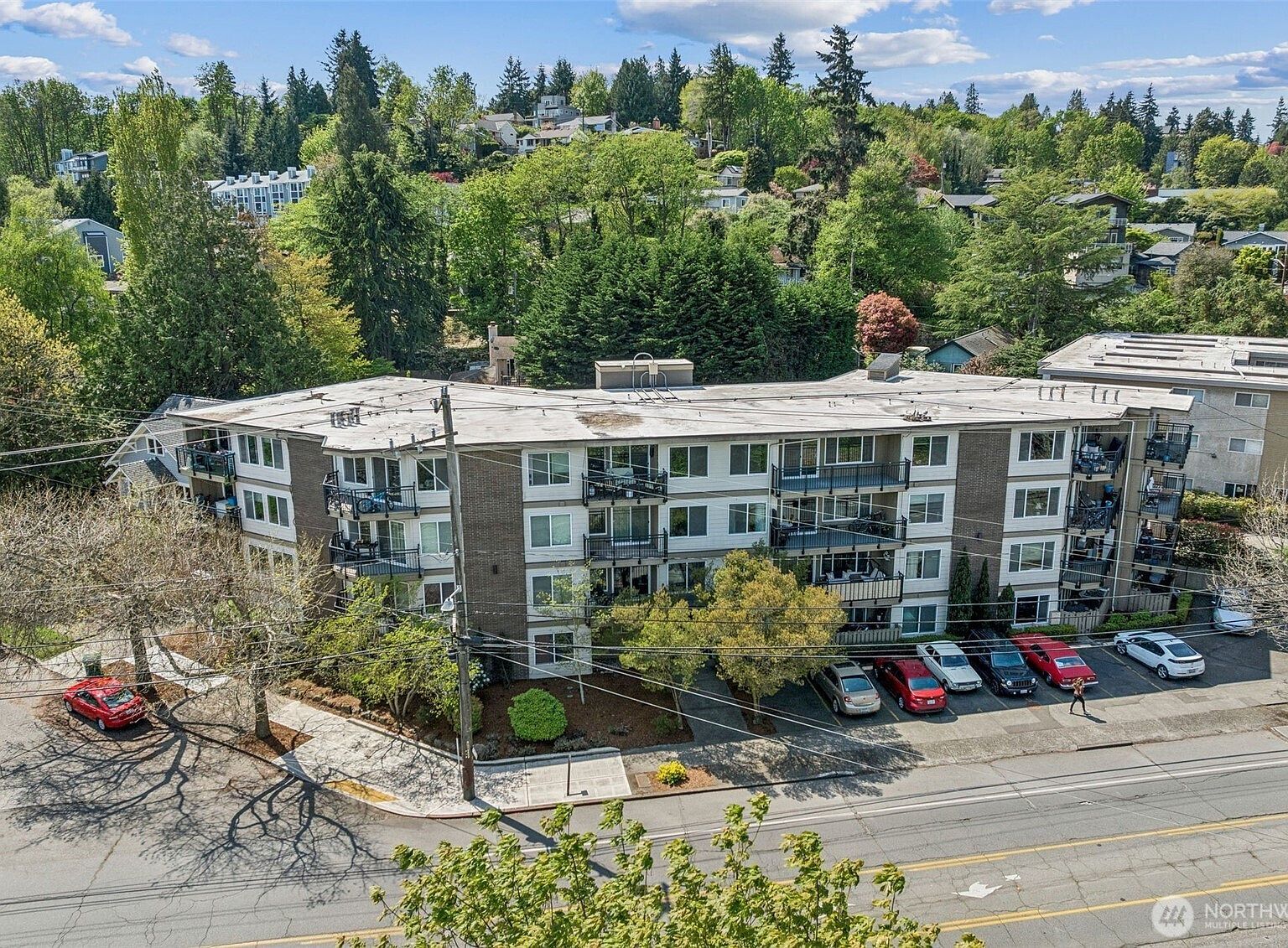 4051 Gilman Ave W Seattle, WA 98199 - Thumbnail 2