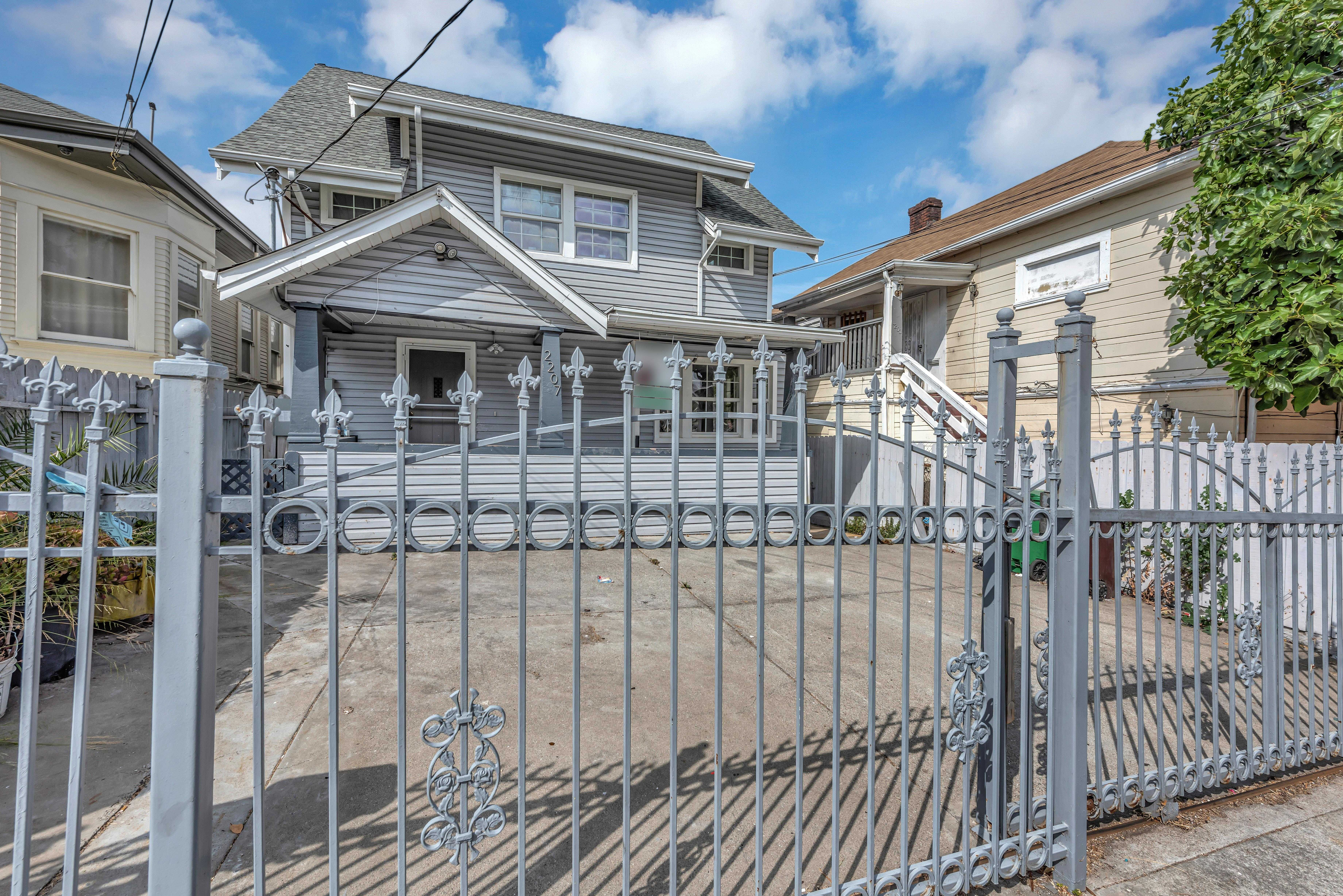 2207 East 19th Street, Oakland, CA 94606, USA, Oakland, CA, 94606 - Thumbnail 2