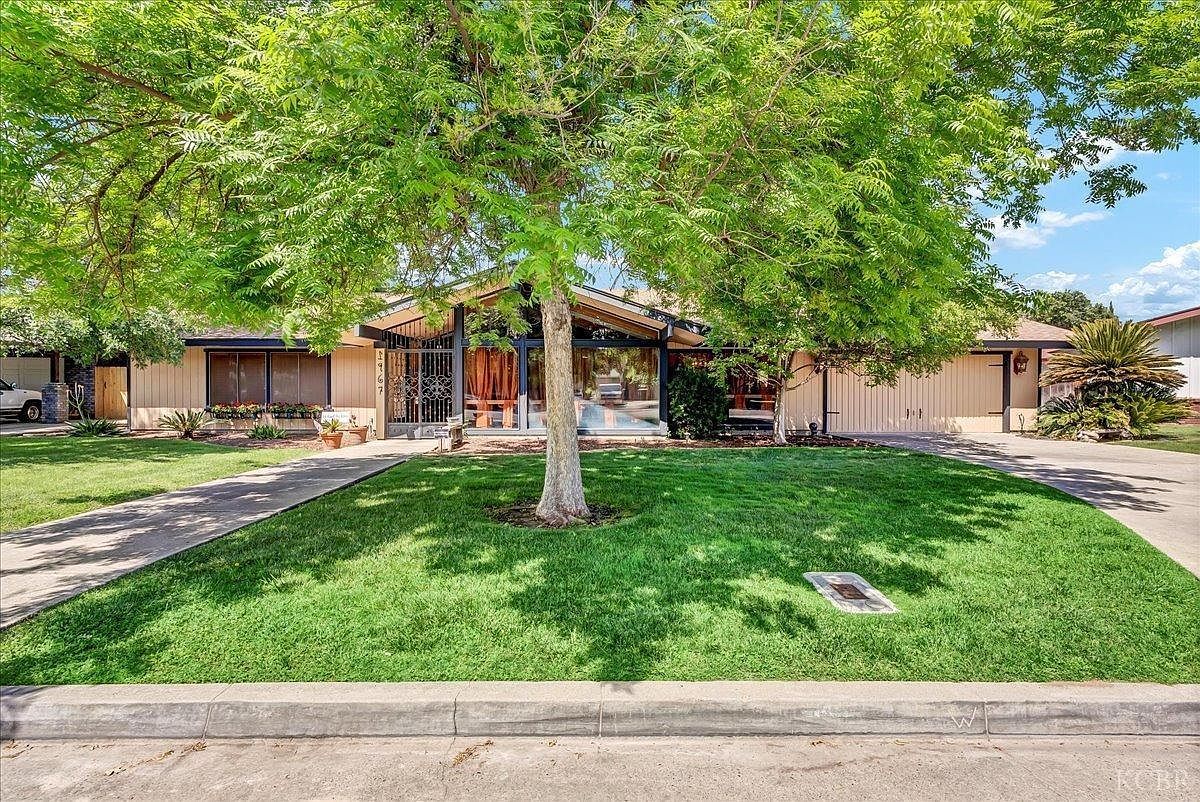 1967 Mulberry Dr Hanford, CA 93230 - Thumbnail 2