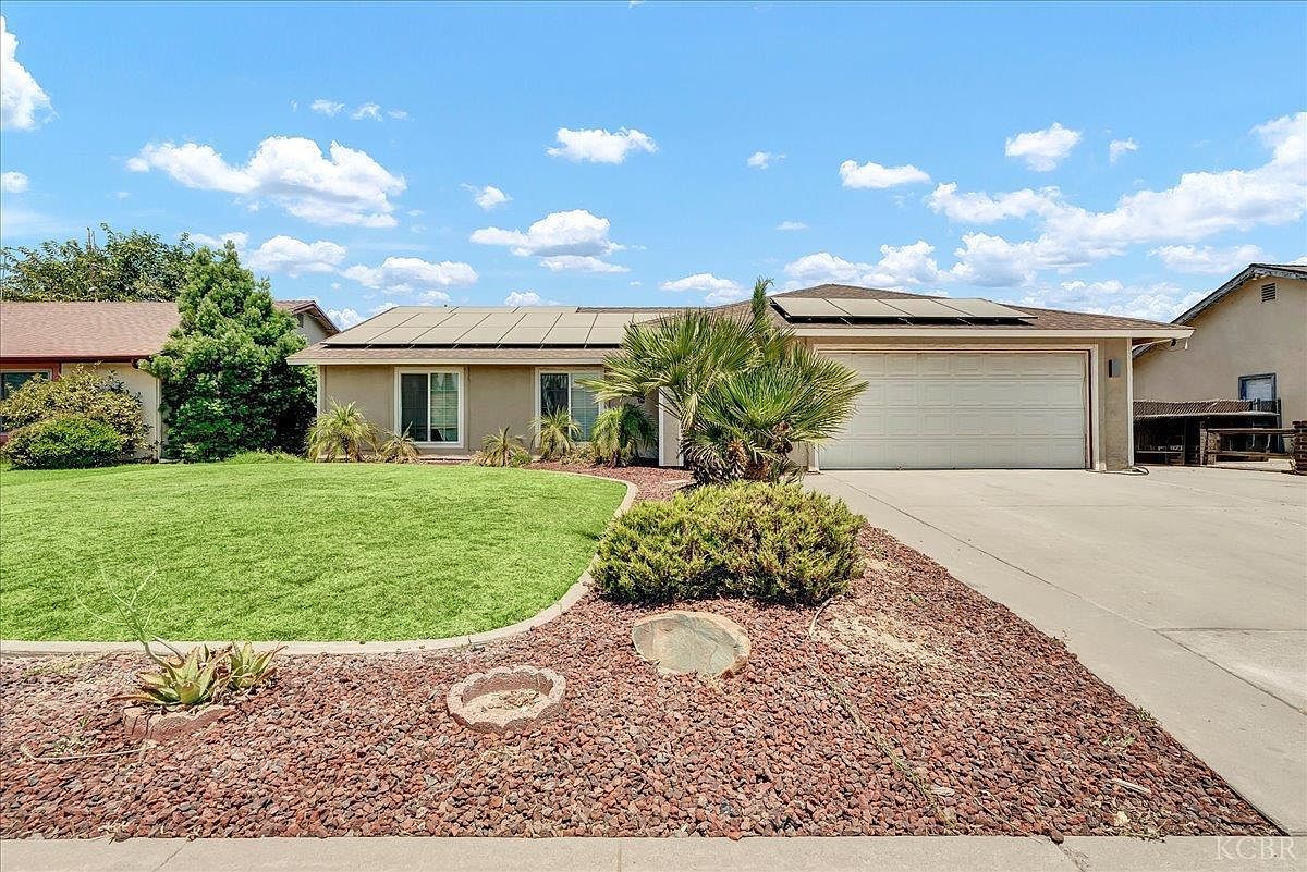956 Clover Ln Hanford, CA 93230 - Thumbnail 2