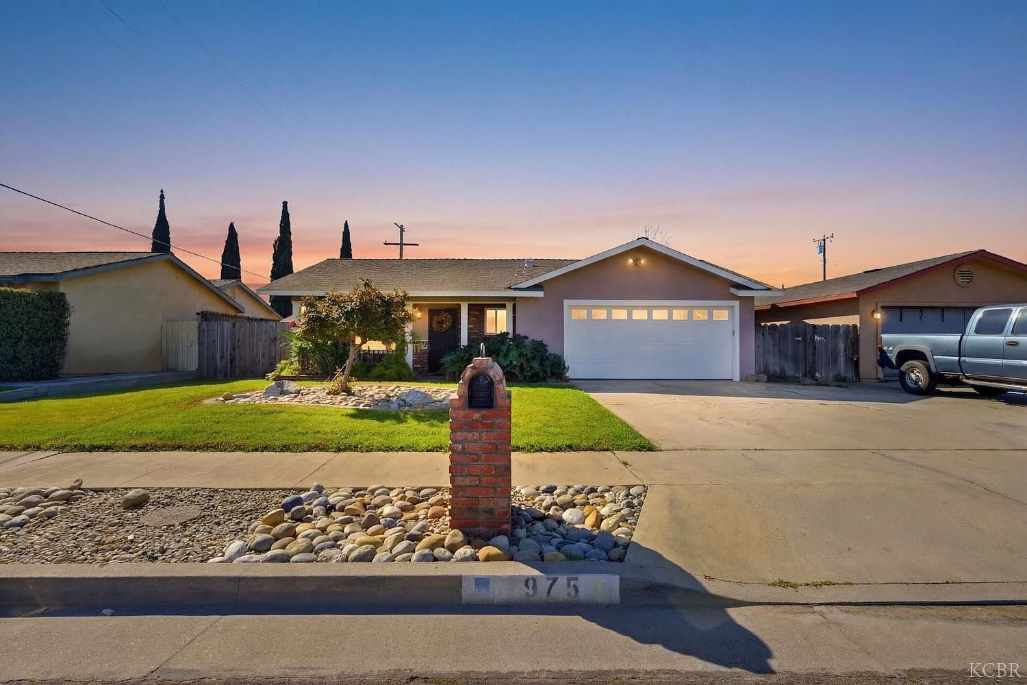 975 Salem Dr Hanford, CA 93230  | Single Family