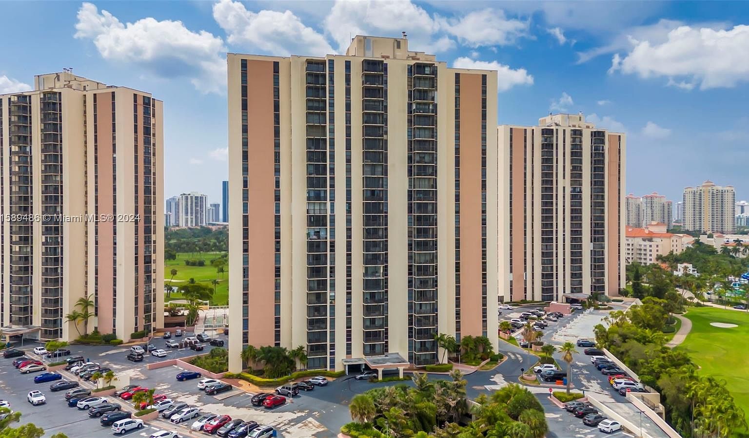 20301 W Country Club Dr APT 528 Aventura, FL 33180 - Thumbnail 2