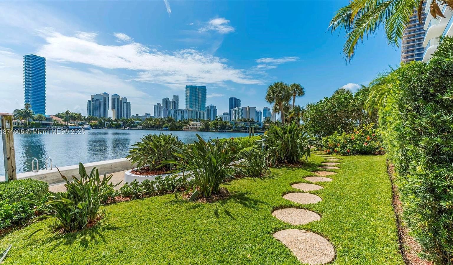 19707 Turnberry Way APT TH6 Miami, FL 33180 - Thumbnail 2