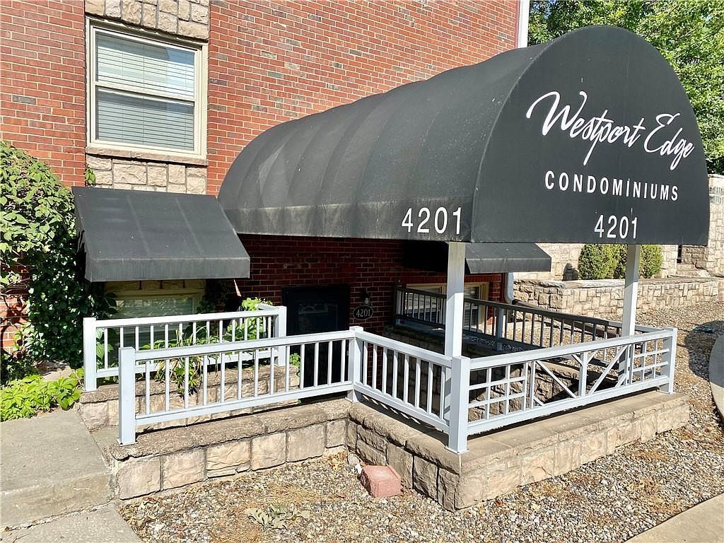 4211 Clark Ave APT 2 Kansas City, MO 64111 - Thumbnail 2