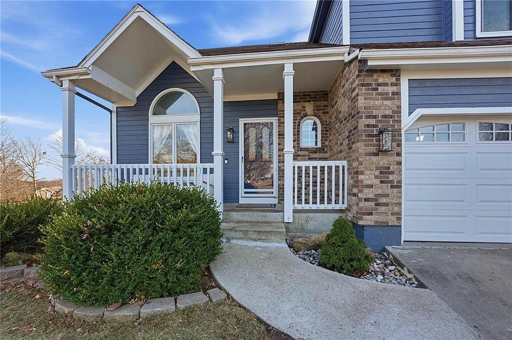 2401 NE Springbrook St Blue Springs, MO 64014 - Thumbnail 2