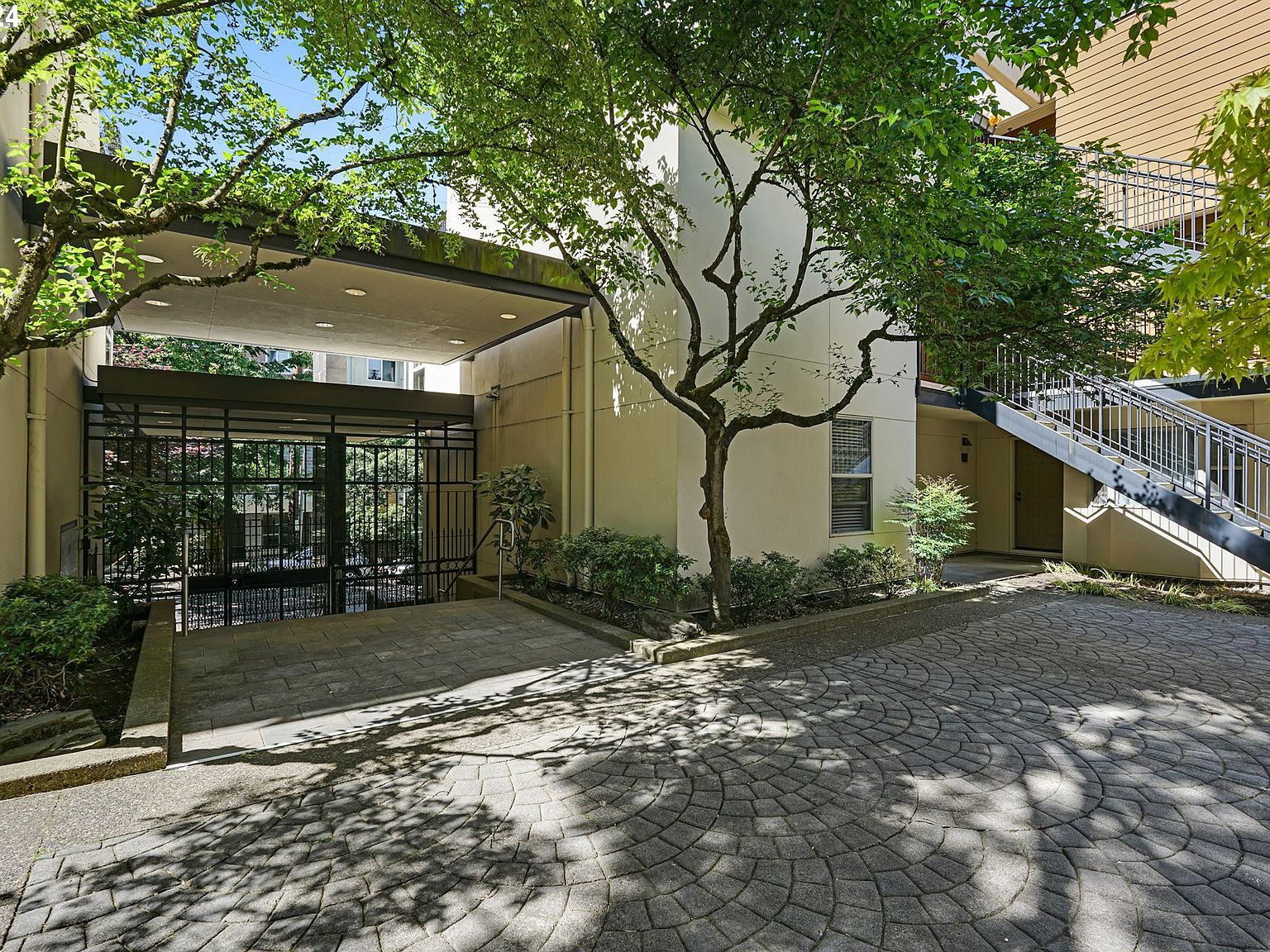 1535 SW Clay St APT 101 Portland, OR 97201 - Thumbnail 2