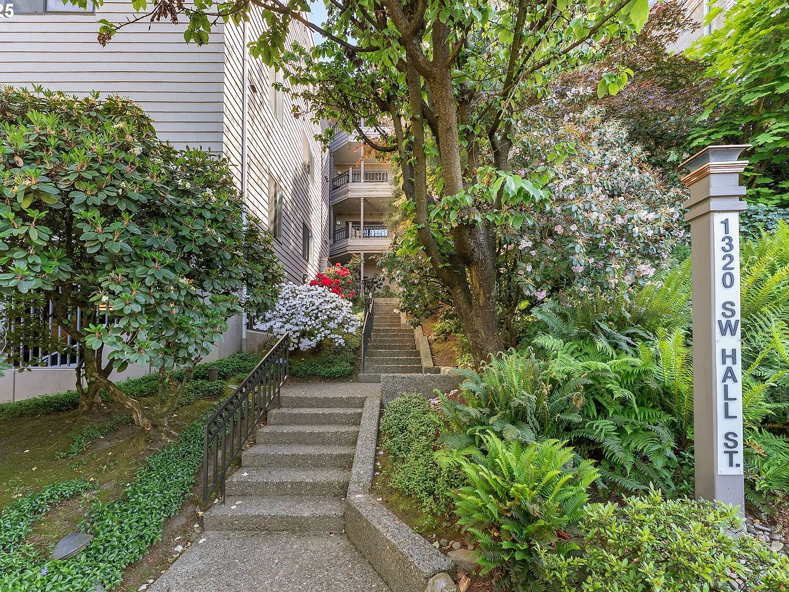 1320 SW Hall St APT 202 Portland, OR 97201 - Thumbnail 2