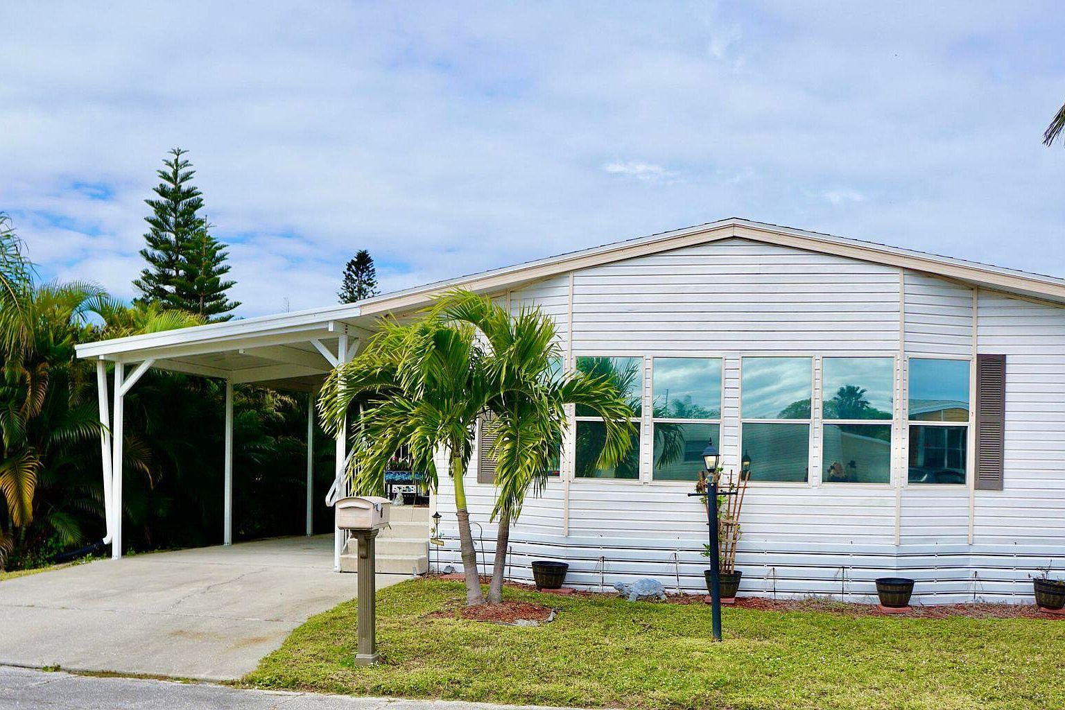 8 Andalusia Ln Pt Saint Lucie, FL 34952 - Thumbnail 2