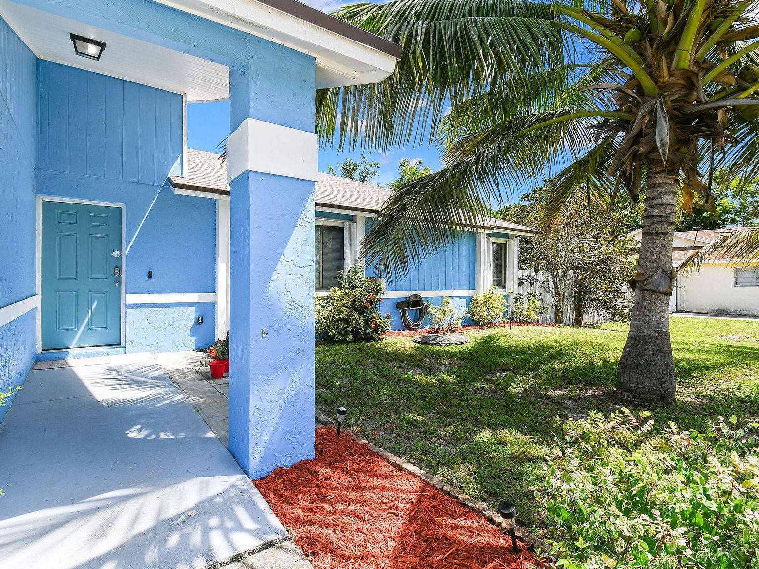 767 SE Chaloupe Ave Port Saint Lucie, FL 34983 - Thumbnail 2