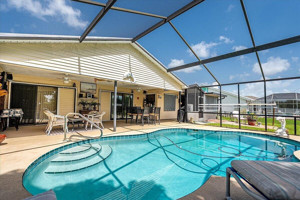 6719 NW Dorothy St Port Saint Lucie, FL 34983 - Thumbnail 2