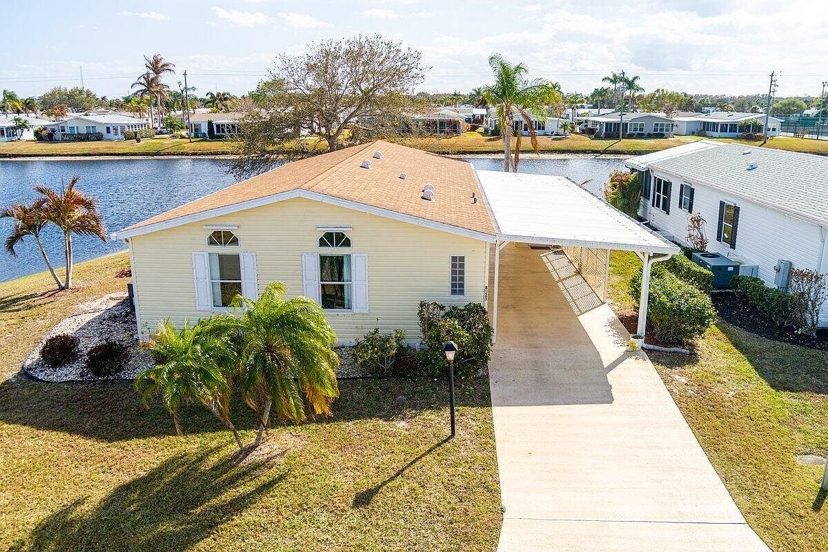 8125 Meadowlark Ln Port Saint Lucie, FL 34952 - Thumbnail 2