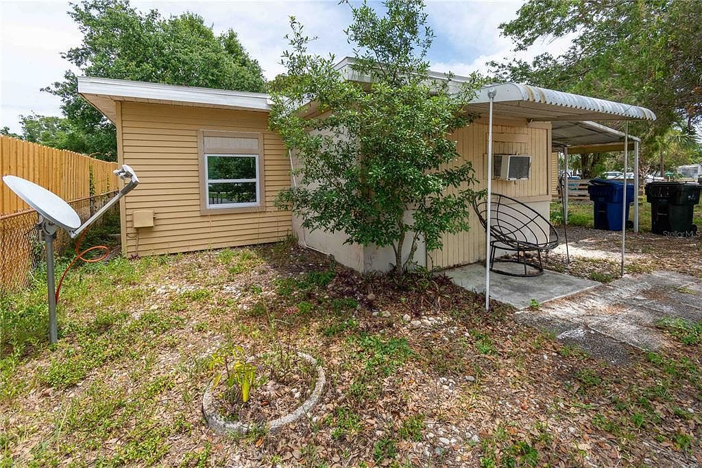 1144 7th St NW Largo, FL 33770 - Thumbnail 2