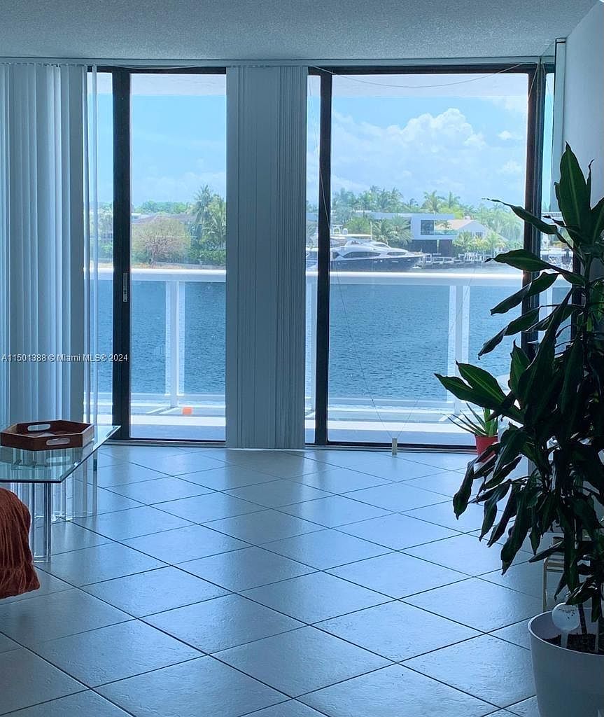 20515 E Country Club Dr APT 344 Aventura, FL 33180 - Thumbnail 2