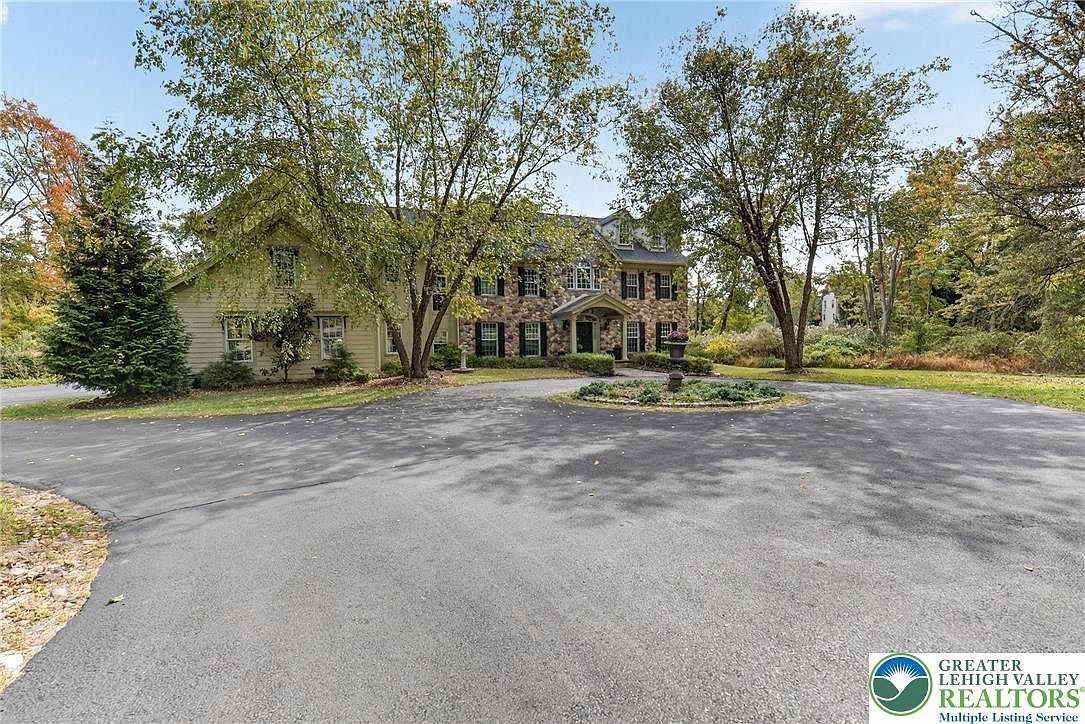 5765 Valley Stream Dr Doylestown, PA 18902 - Thumbnail 2