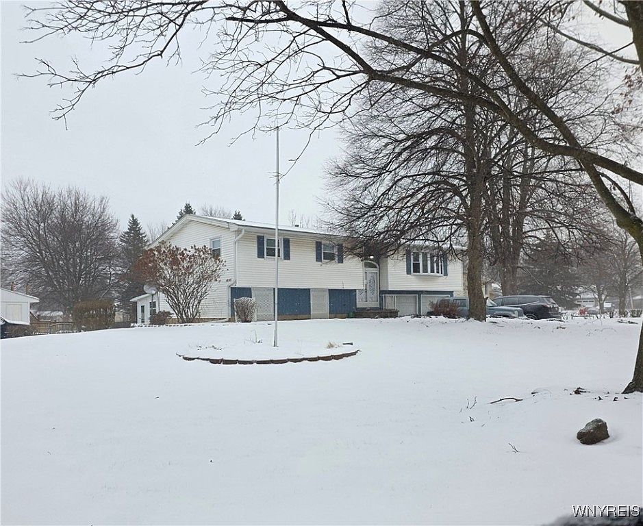 17 Manor Ln Middleport, NY 14105 - Thumbnail 2