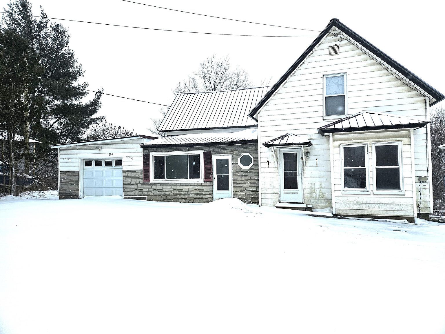 620 E Main St Newport, VT 05855 - Thumbnail 2