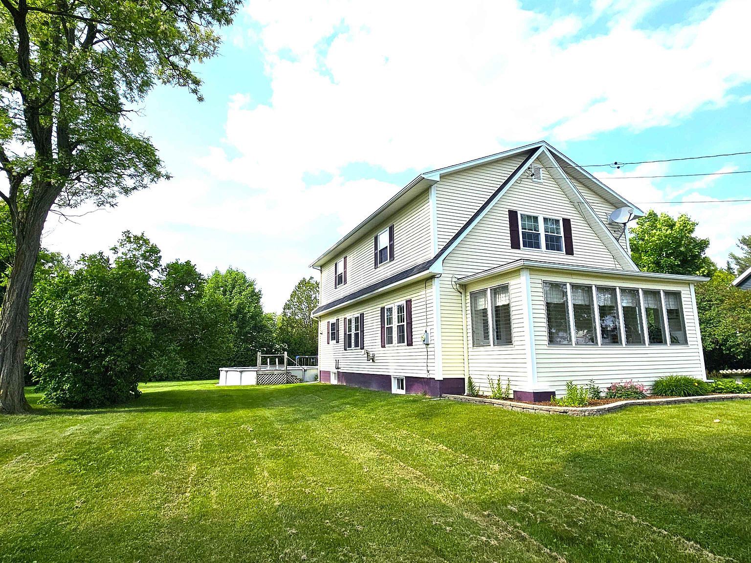 140 Valentine Ave Derby Line, VT 05830 - Thumbnail 2