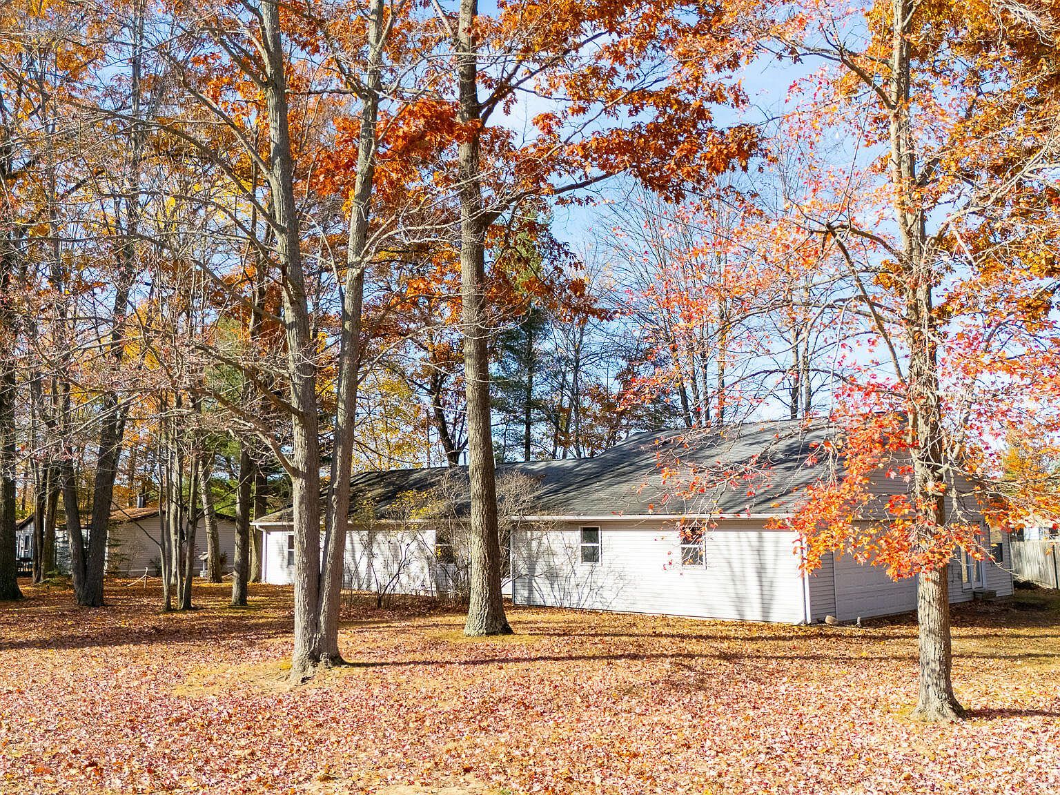 2385 W Houghton Lake Dr Houghton Lake, MI 48629 - Thumbnail 2