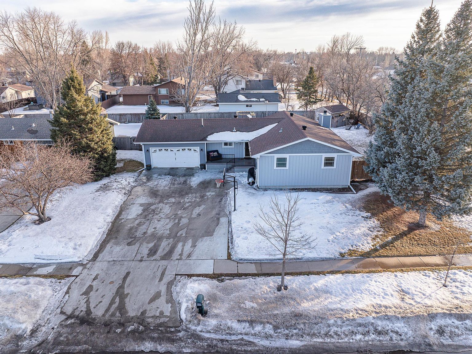 2408 16th Ave S Fargo, ND 58103 - Thumbnail 2