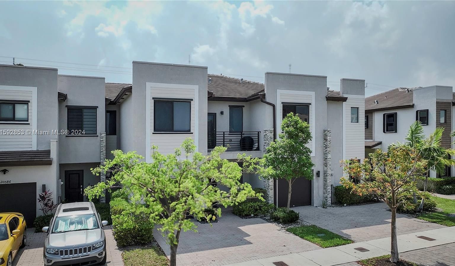 20600 NE 2nd Ct #NA Miami, FL 33179 - Thumbnail 2