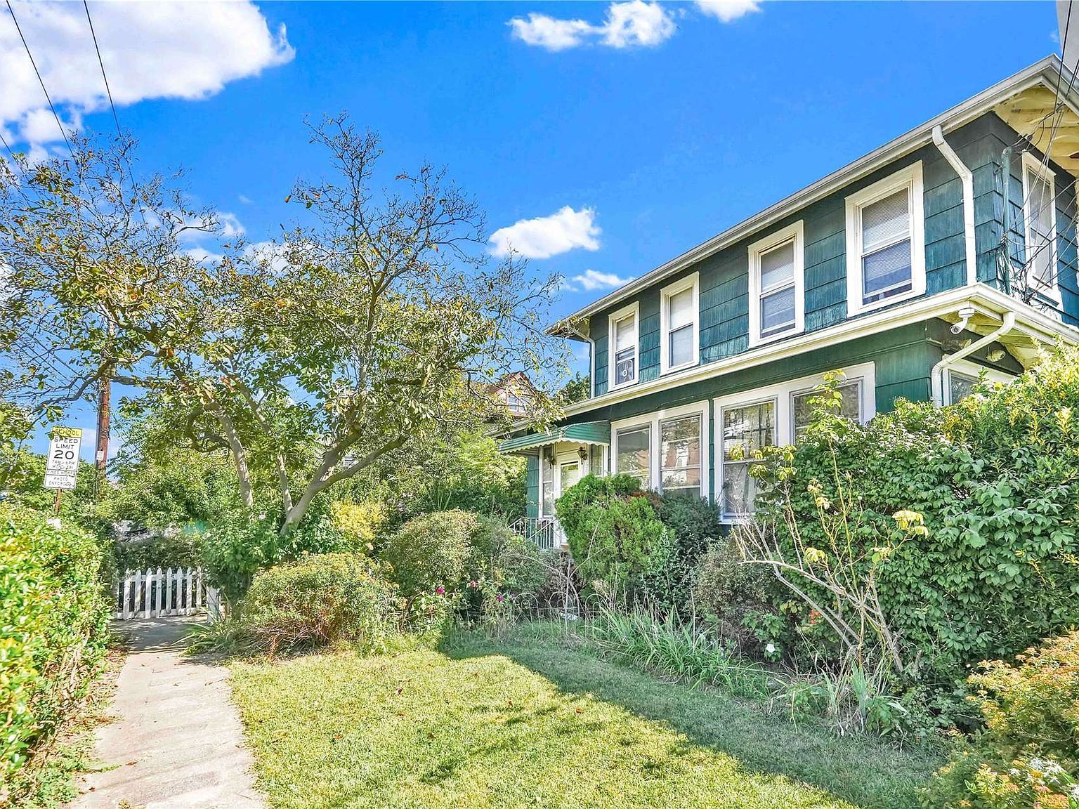 598 Beach 19th St Far Rockaway, NY 11691 - Thumbnail 2