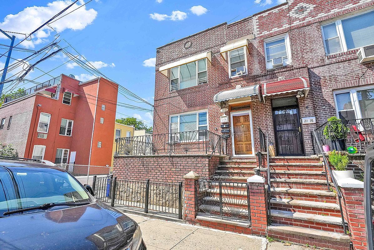 2120 23rd Dr Astoria, NY 11105 - Thumbnail 2