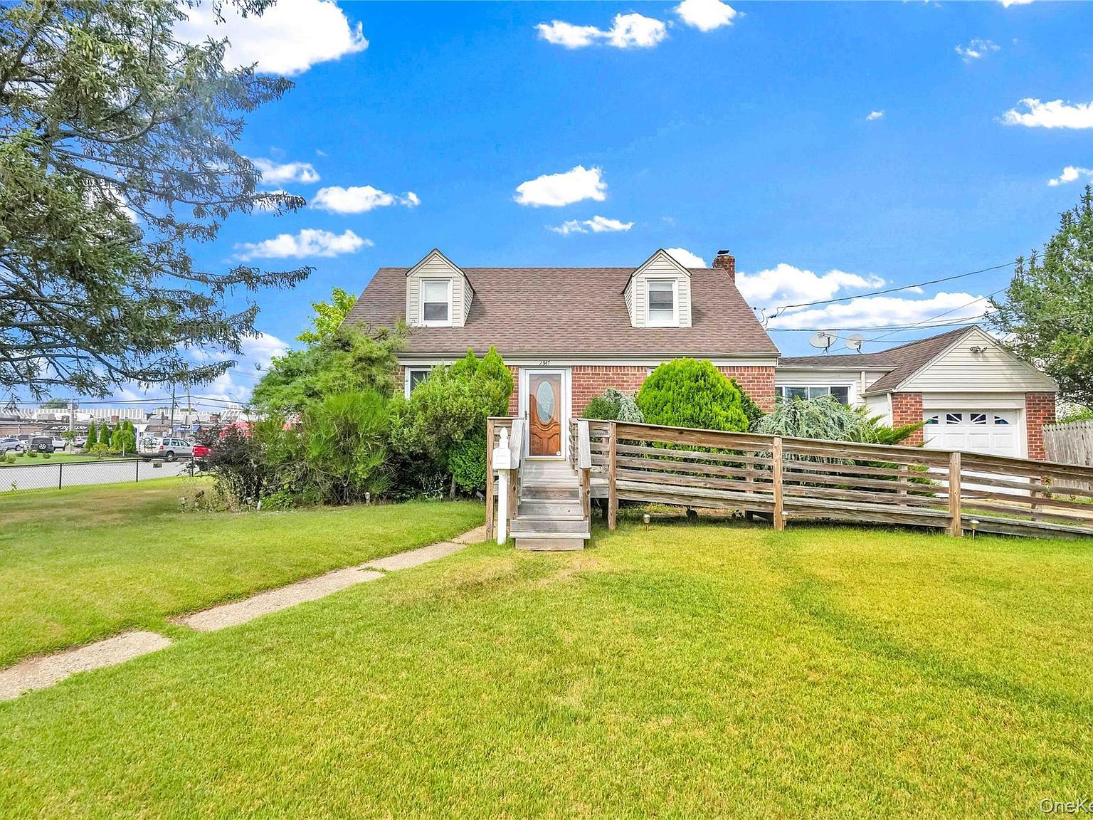 2347 Roosevelt Ave East Meadow, NY 11554 - Thumbnail 2