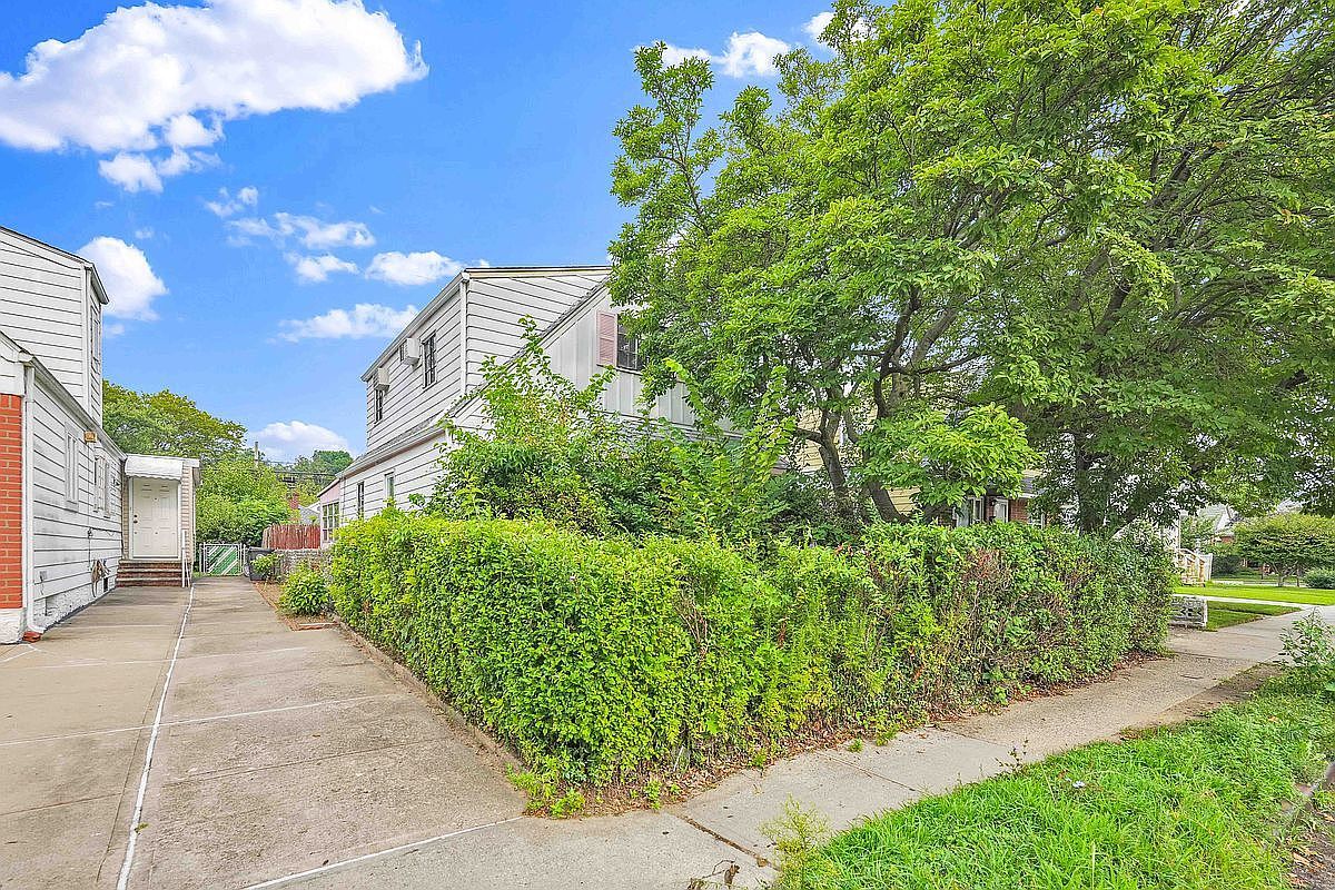 5012 Utopia Pkwy Flushing, NY 11365 - Thumbnail 2