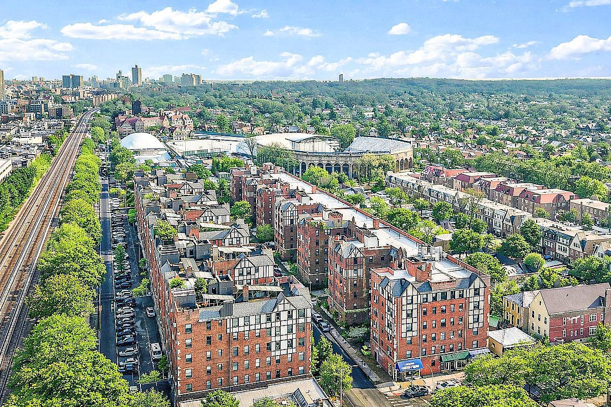 68-30 Burns St #C2 Forest Hills, NY 11375 - Thumbnail 2