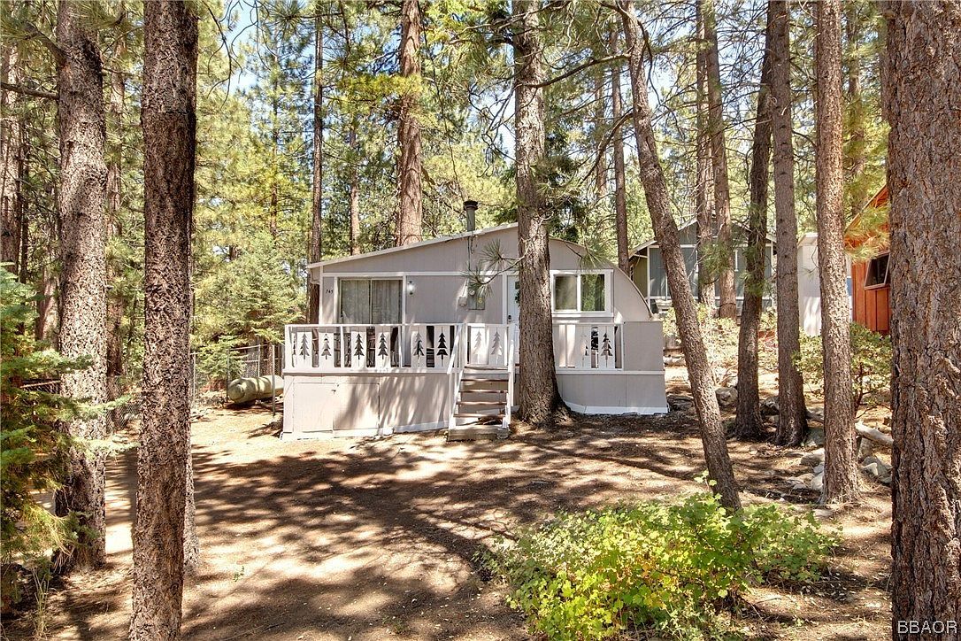 745 Eureka Dr Big Bear Lake, CA 92315 - Thumbnail 2