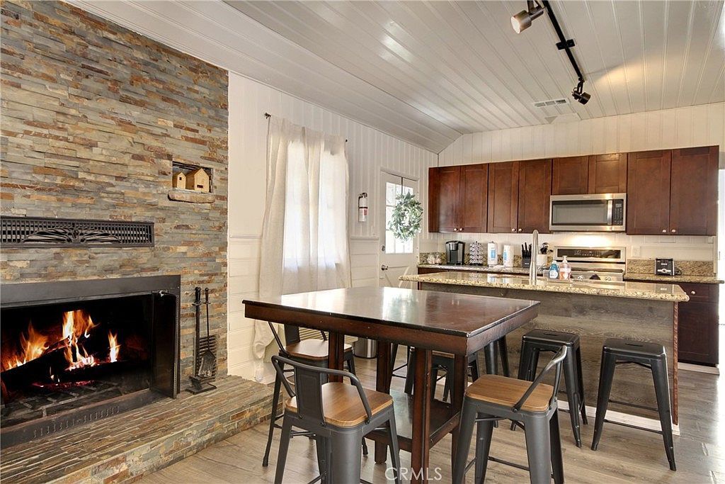 986 Cameron Dr Big Bear Lake, CA 92315 - Thumbnail 2