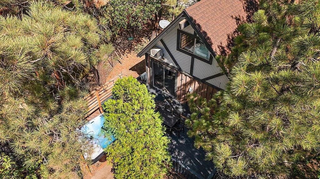 1160 W Alta Vista Ave Big Bear Lake, CA 92315 - Thumbnail 2