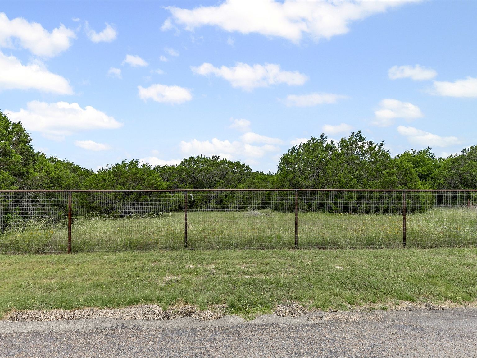 8515 Hilltop Dr Cleburne, TX 76033 - Thumbnail 2