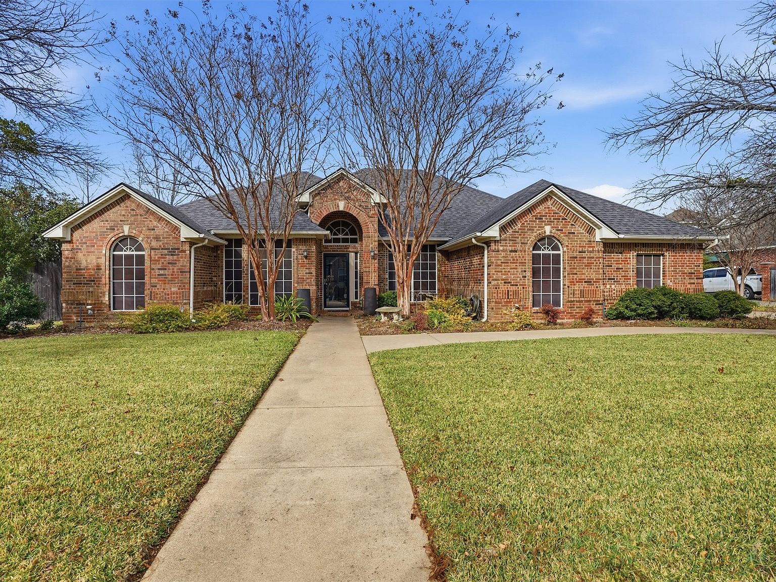 901 Dylan Ct Burleson, TX 76028 - Thumbnail 2