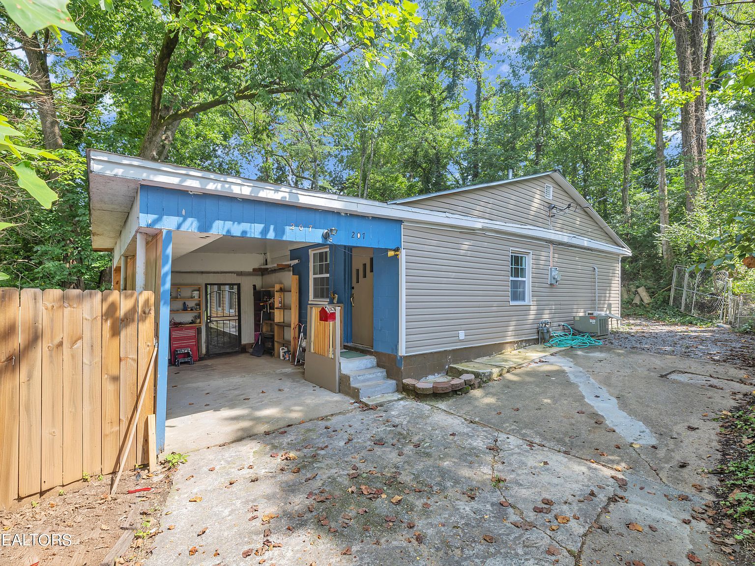 207 Manhattan Ave Oak Ridge, TN 37830 - Thumbnail 2