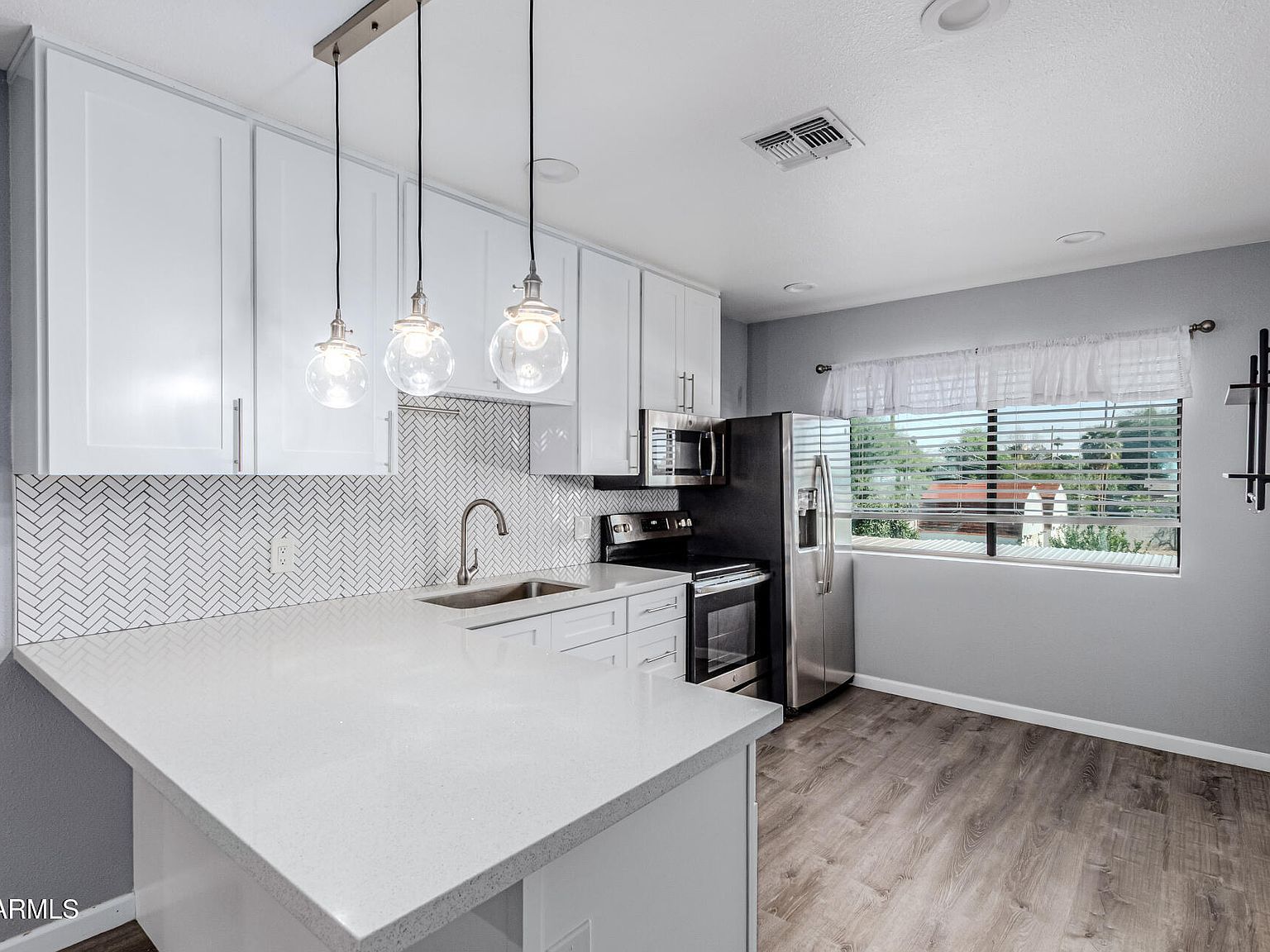 749 E Montebello Ave UNIT 230 Phoenix, AZ 85014 - Thumbnail 2