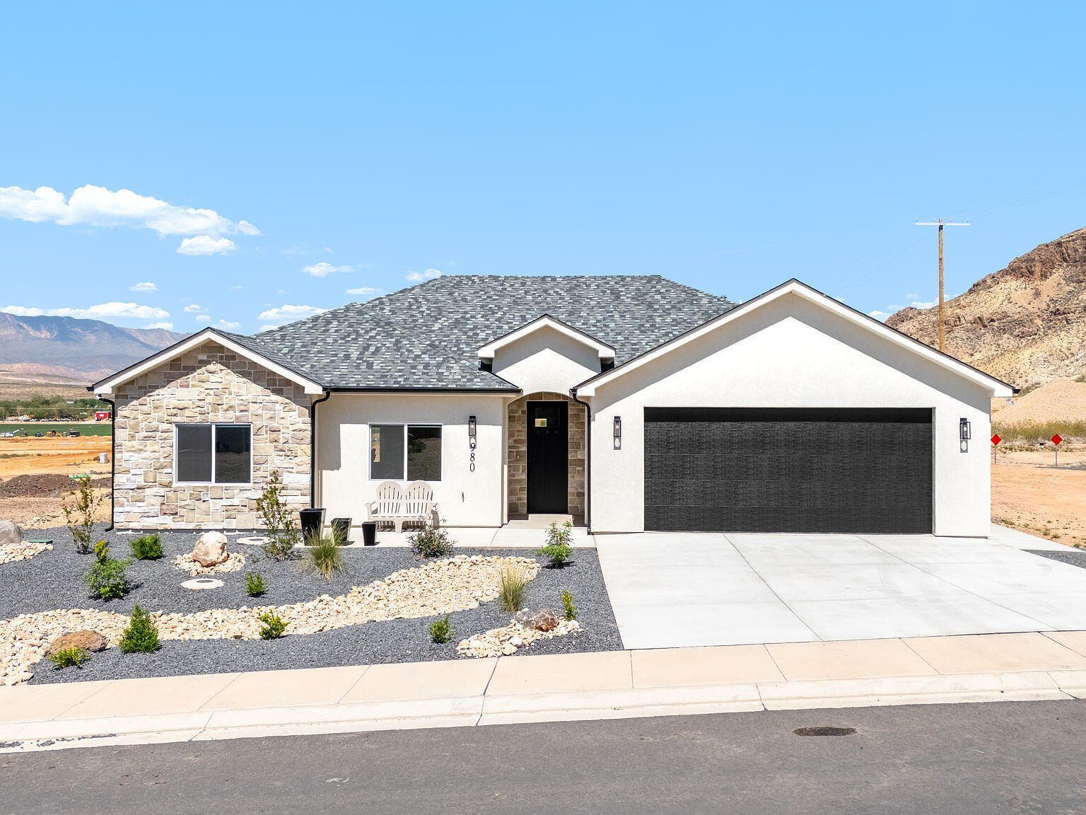 980 W Rock View Dr Hurricane, UT 84737  | Single Family