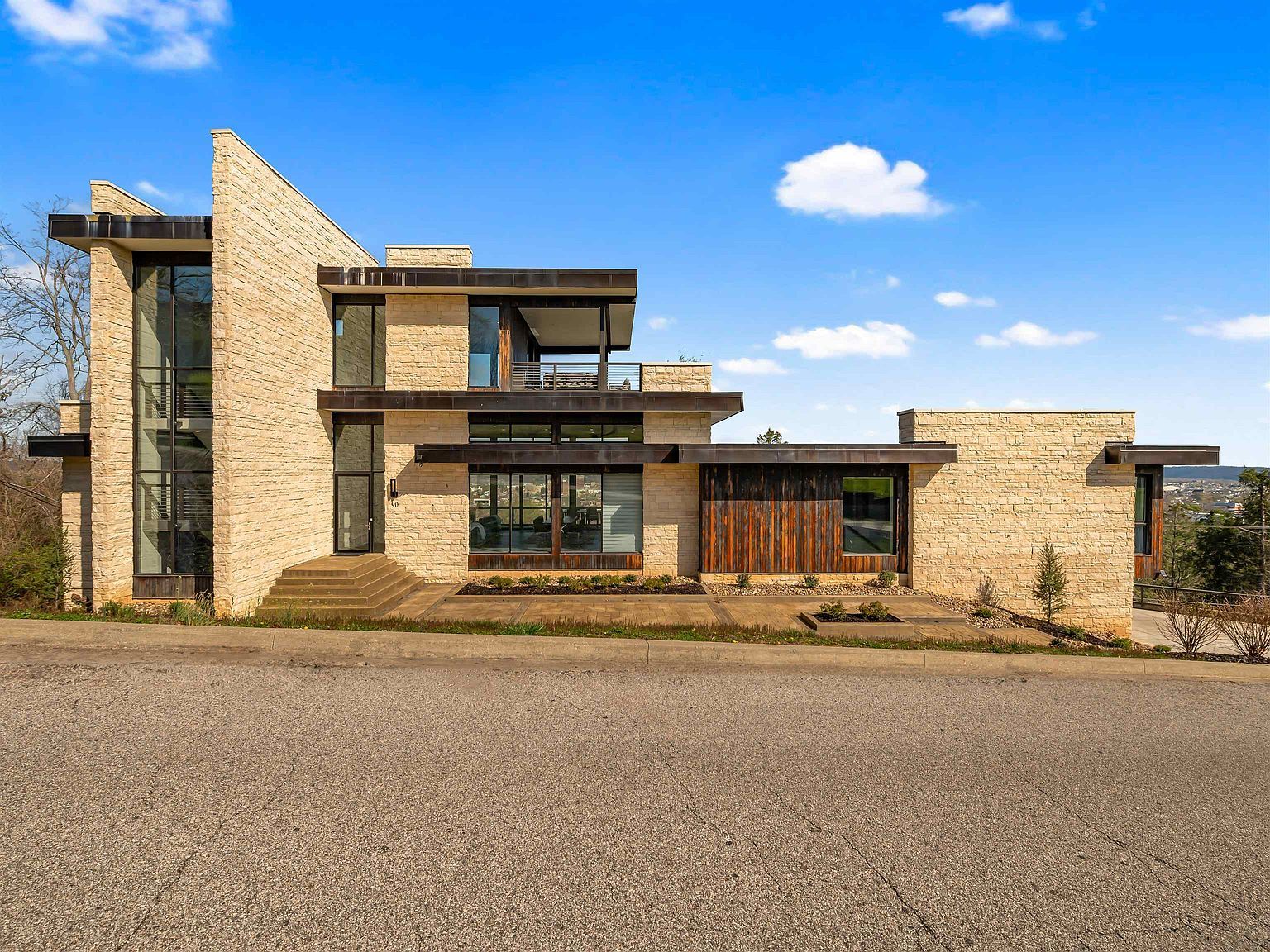 90 Ridgewood Rd Huntington, WV 25701 - Thumbnail 2