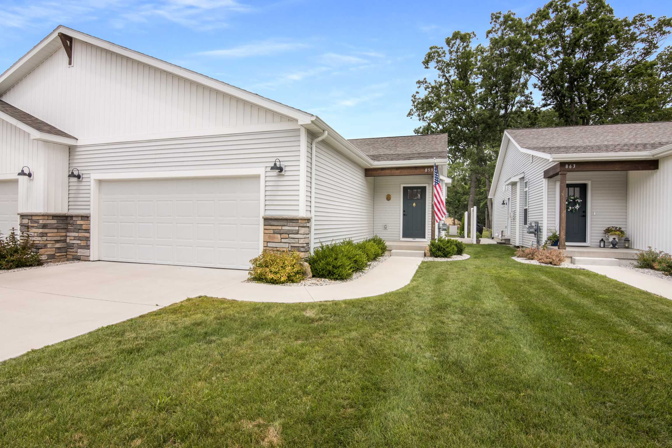 859 Carson Street, Traverse City, MI, USA, 49686 - Thumbnail 2