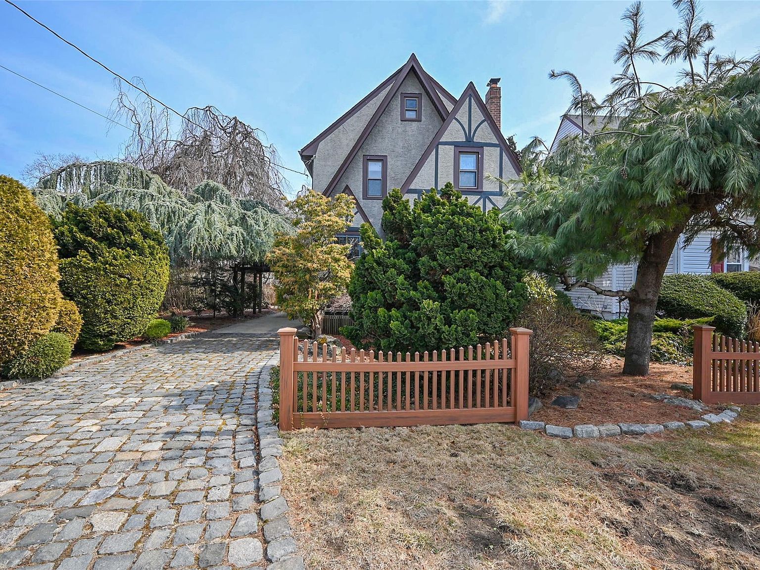 3327 Utopia Pkwy Flushing, NY 11358 - Thumbnail 2