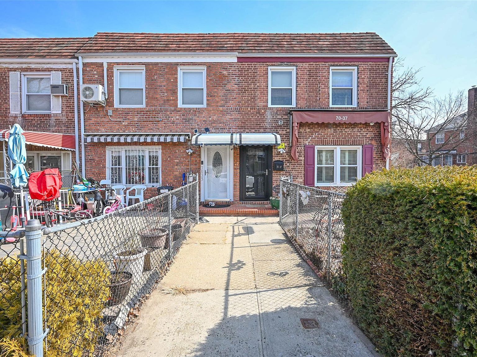 7037 175th St Flushing, NY 11365 - Thumbnail 2
