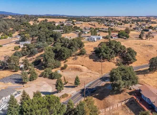 4665 Roadrunner Dr, Ione, CA 95640 - Thumbnail 2
