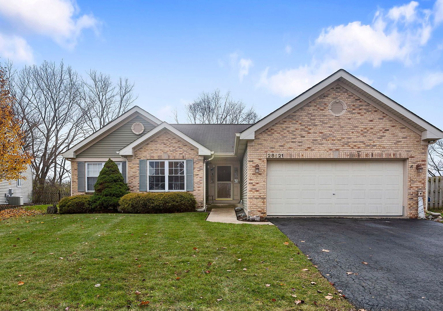 28621 Wagon Trail Rd Lakemoor, IL 60051 - Thumbnail 2