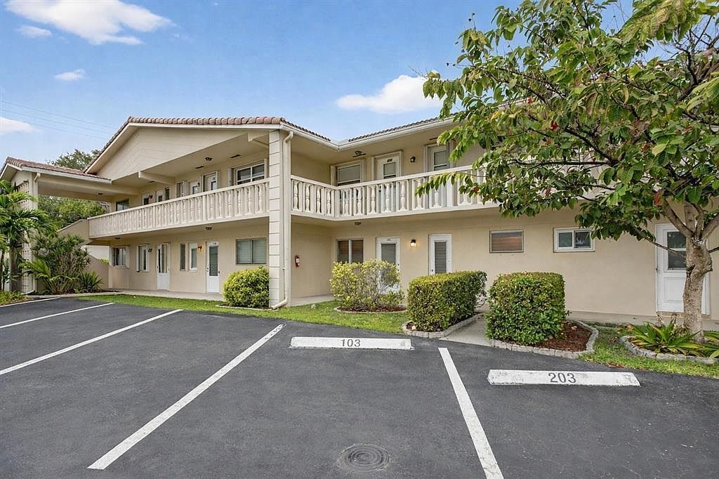 2115 NE 42nd Ct APT 103 Lighthouse Point, FL 33064 - Thumbnail 2