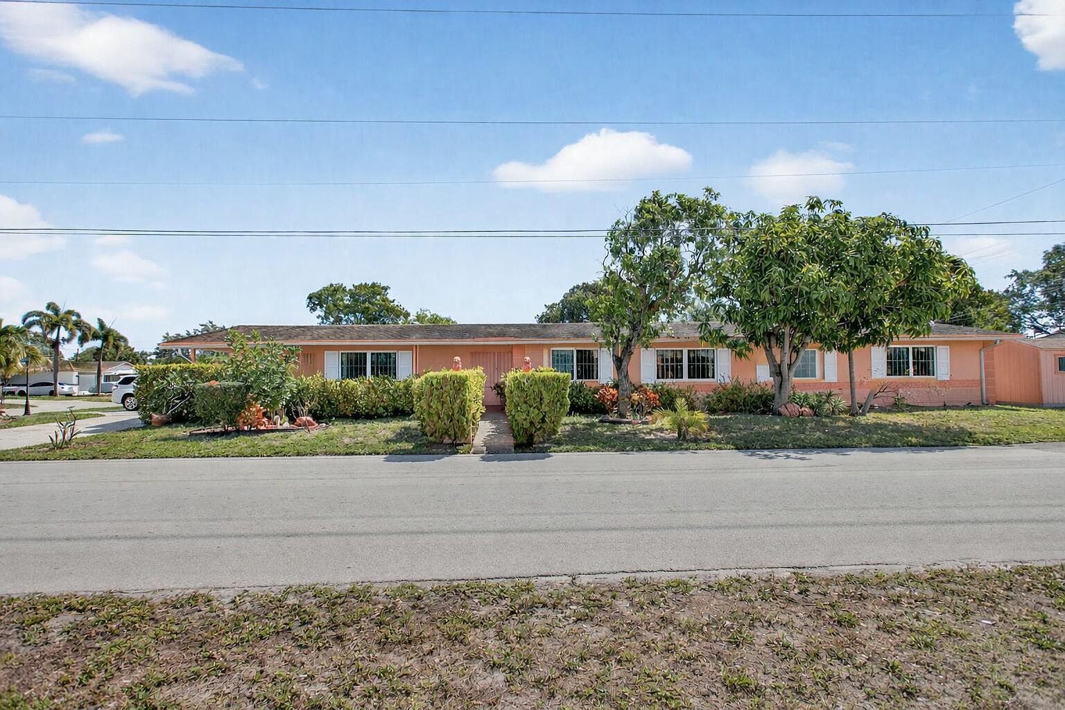 184 SW 2nd Ct Deerfield Beach, FL 33441  | Single Family