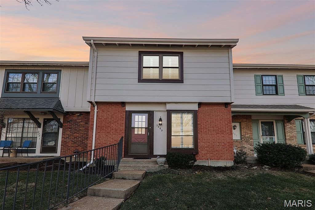 2369 Hidden Meadow Ln Ballwin, MO 63021 - Thumbnail 2