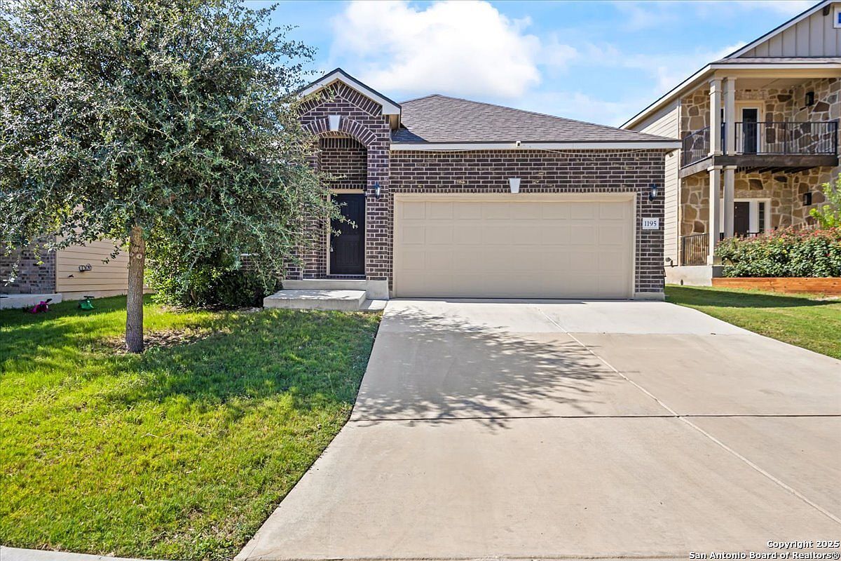 1195 Ranch Fls San Antonio, TX 78245 - Thumbnail 2