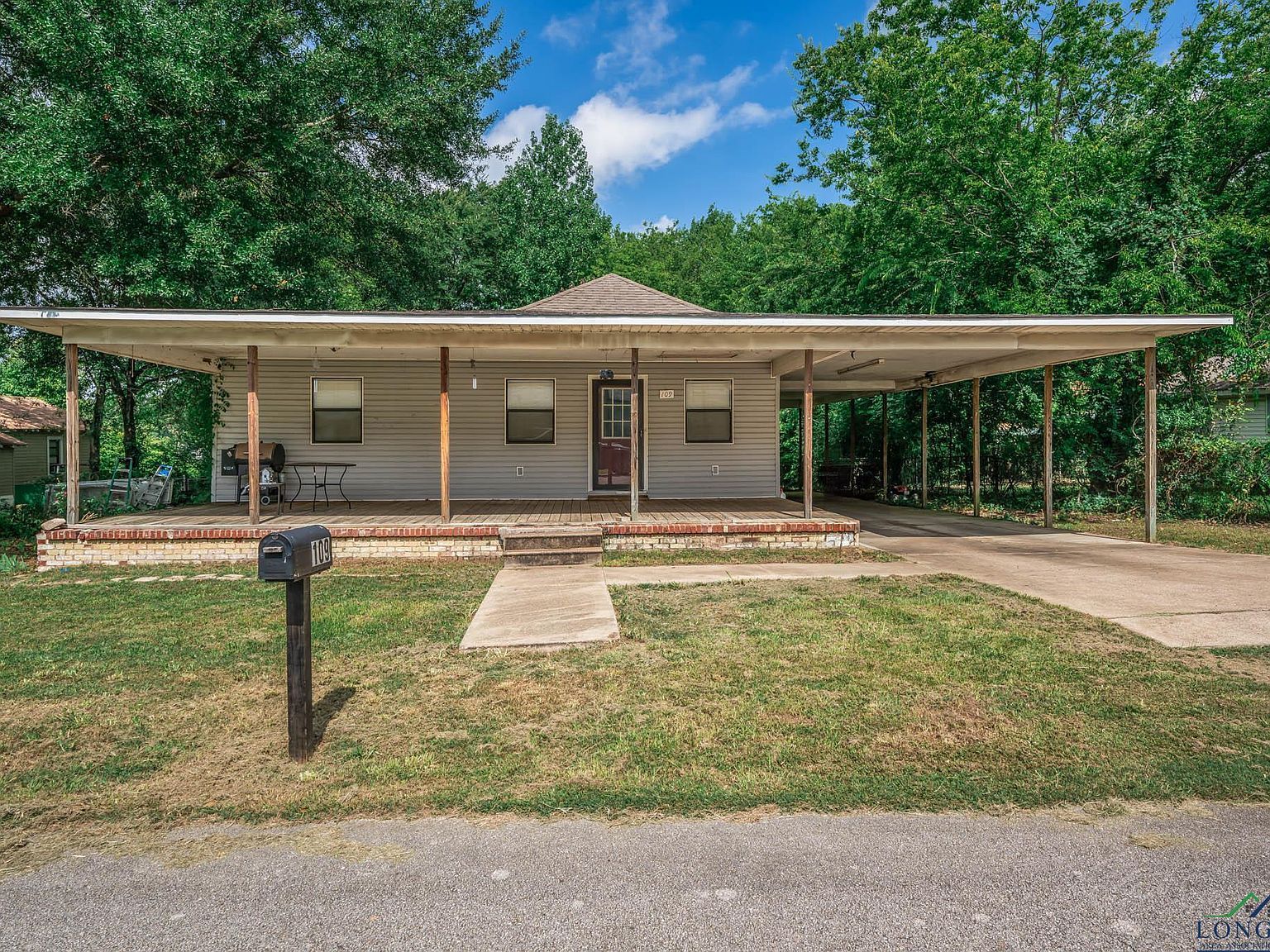 109 N Stewart St White Oak, TX 75693 - Thumbnail 2