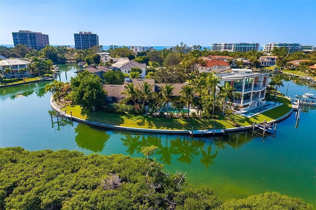 560 Harbor Cove Cir Longboat Key, FL 34228 - Thumbnail 2