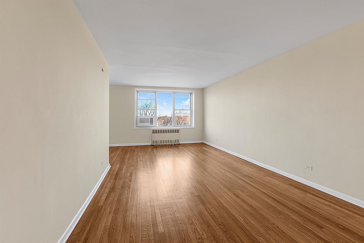 209-80 18th Ave #6D Bayside, NY 11360 - Thumbnail 2